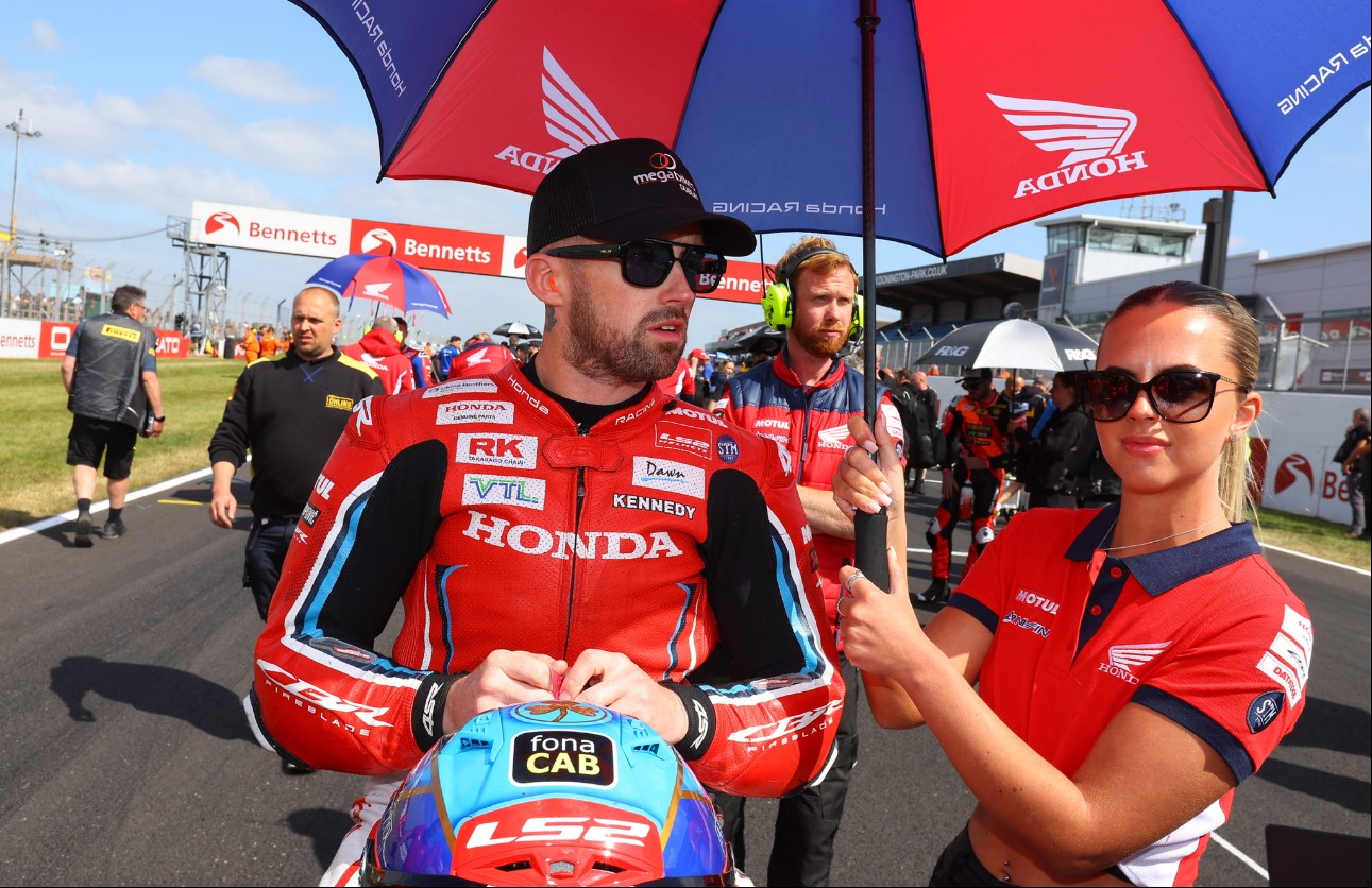 Abbi Gallacher Superbikes image